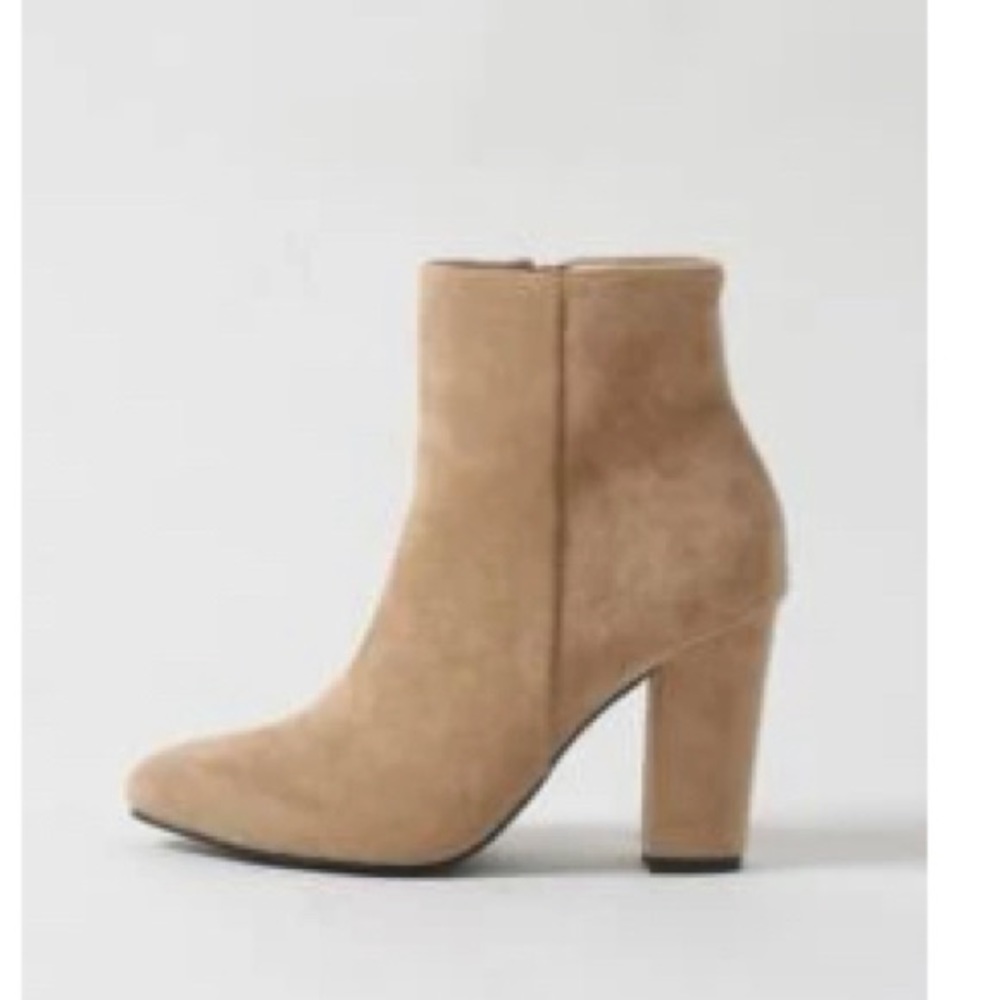 Size 37 (7) heeled boots